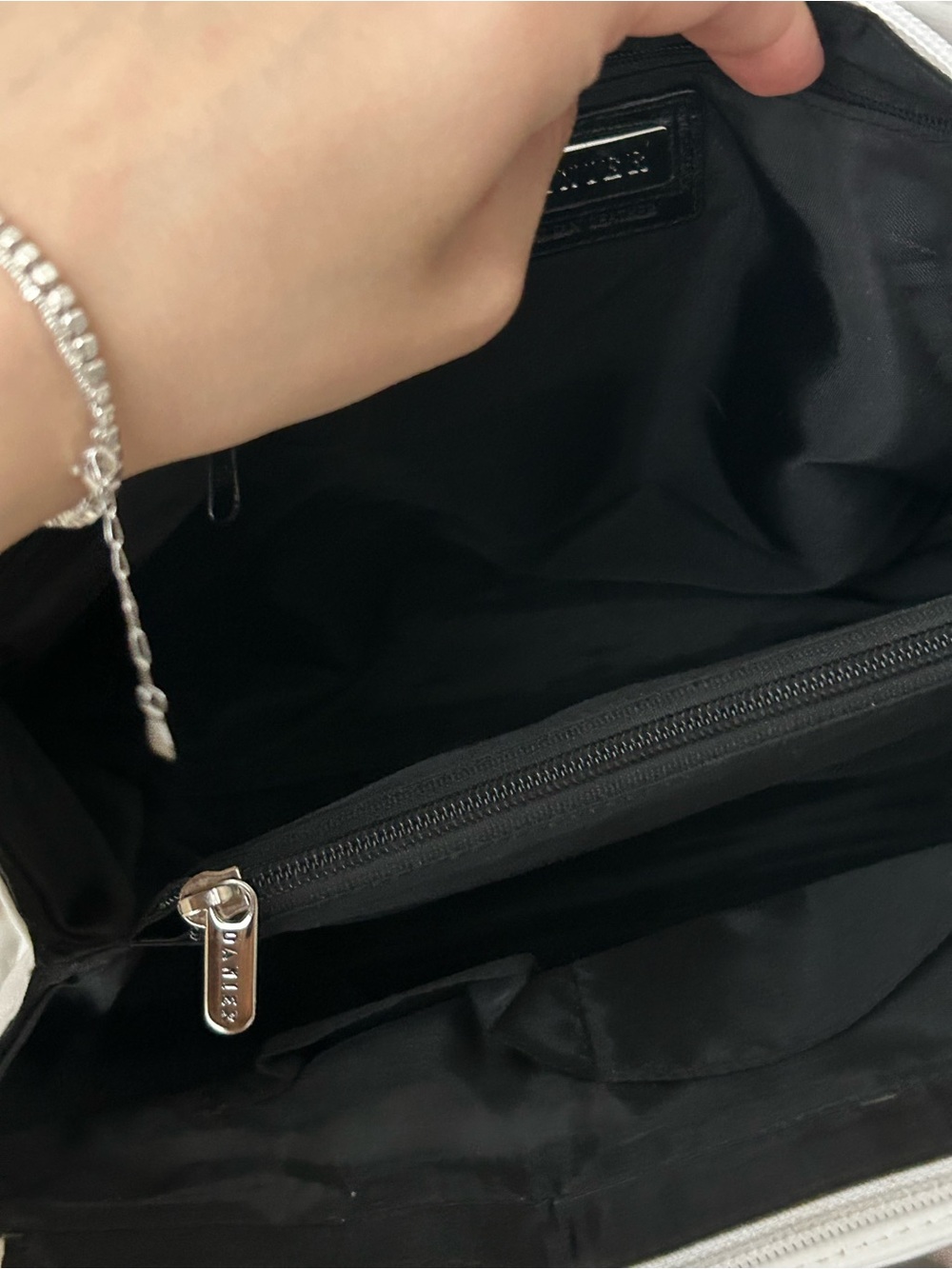 Danier Classic Two-Tone White and Black Top-Handle Leather Bag - Picture 6 of 6